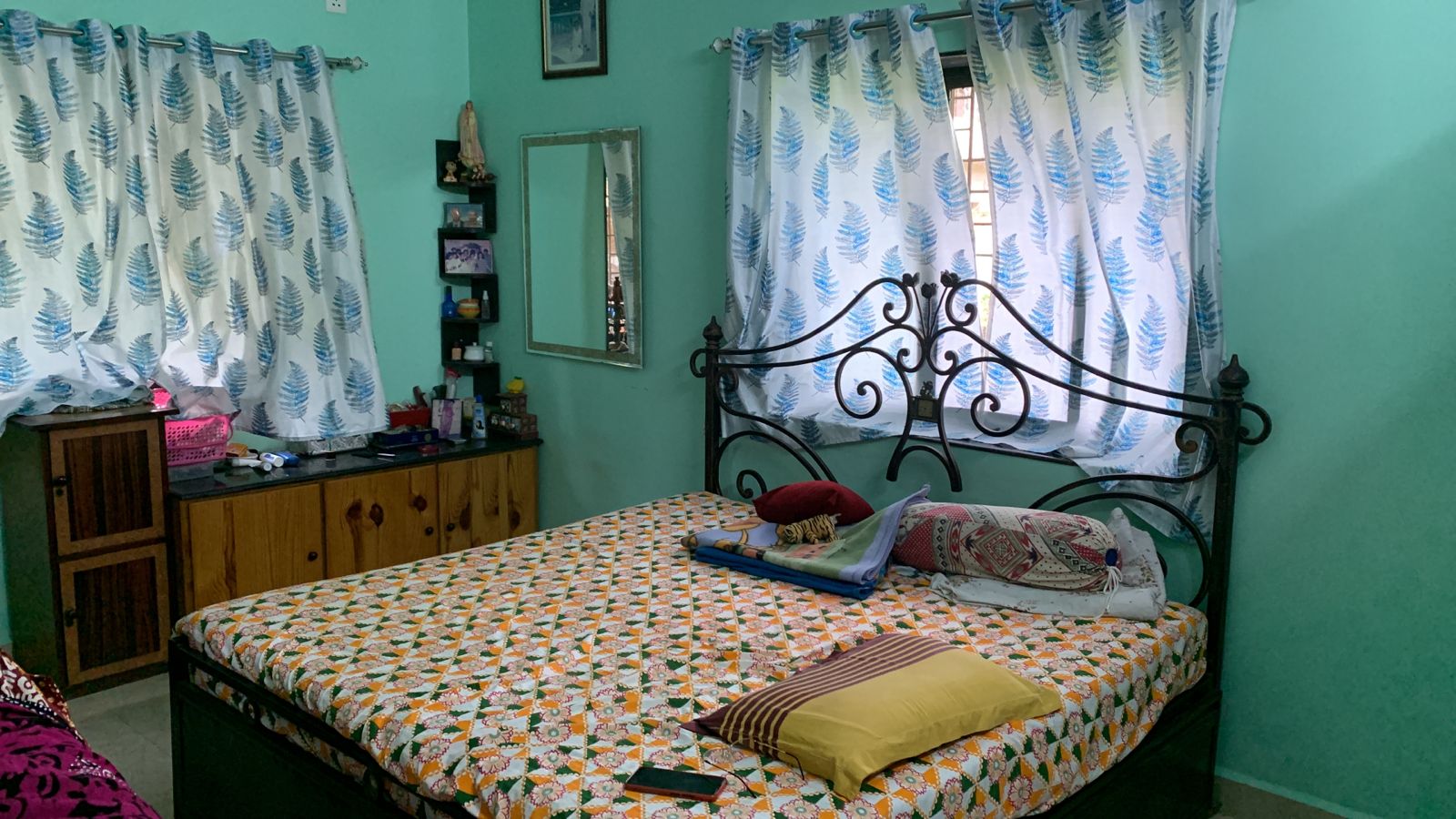 Spacious 5 BHK Bungalow with Guest House, Near Thivim Station